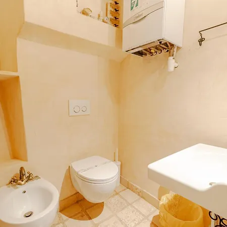 Guesthost - Timeless Charm In Porto Antico District Genoa