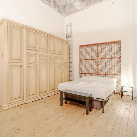 Guesthost - Timeless Charm In Porto Antico District Apartment Genoa
