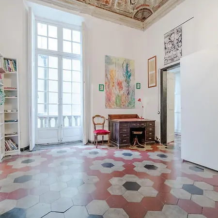 Apartment Guesthost - Timeless Charm In Porto Antico District Genoa