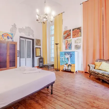 Guesthost - Timeless Charm In Porto Antico District Apartment Genoa