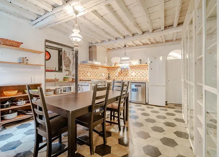 Guesthost - Timeless Charm In Porto Antico District Apartmán