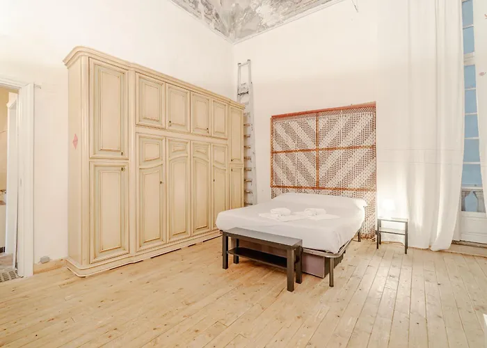 Guesthost - Timeless Charm In Porto Antico District Apartmán Janov