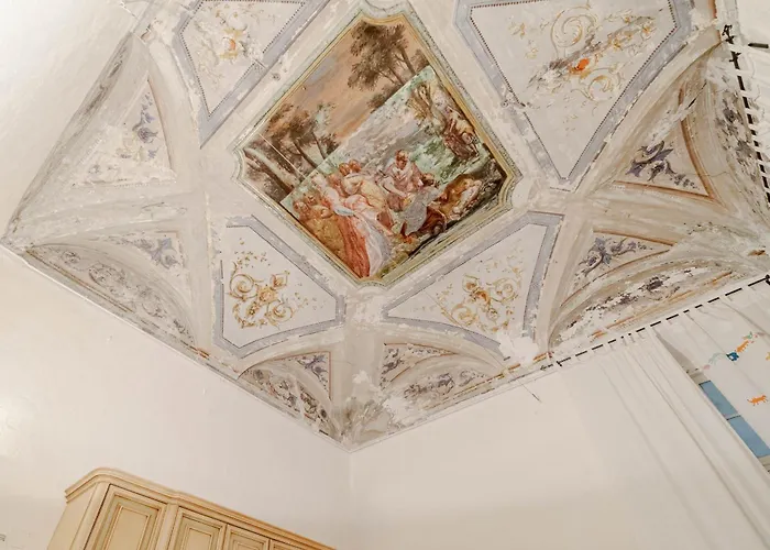 Guesthost - Timeless Charm In Porto Antico District Janov
