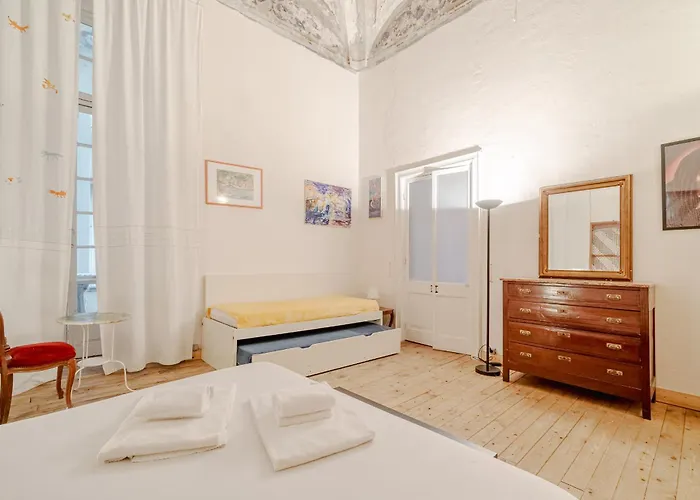 דירה Guesthost - Timeless Charm In Porto Antico District *