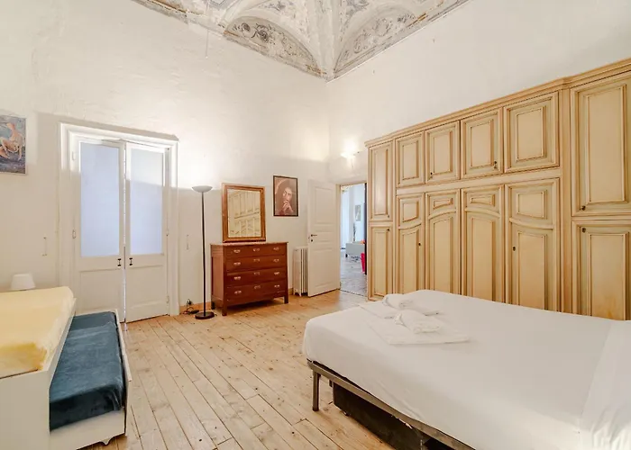 Guesthost - Timeless Charm In Porto Antico District Apartament *