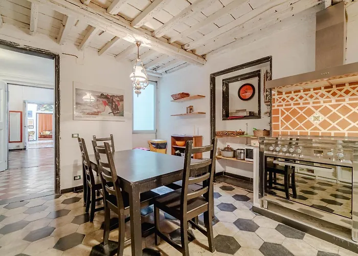 Guesthost - Timeless Charm In Porto Antico District דירה