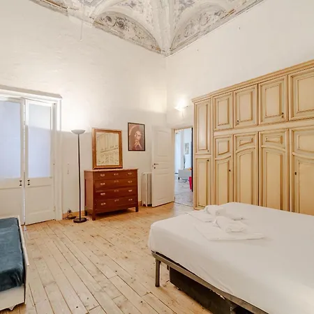 Timeless Charm In Porto Antico District Daire *